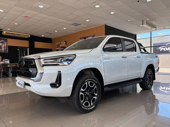 TOYOTA HILUX 2.8 D-4D TURBO DIESEL CD SRX 4X4 AUTOMÁTICO